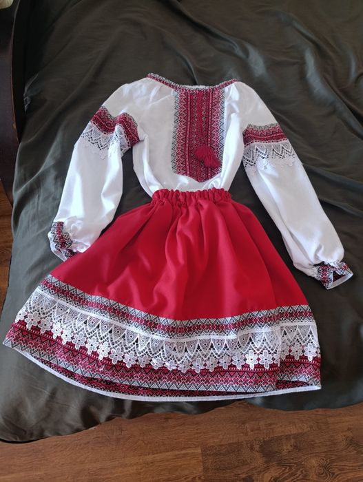 Вишитий комплект для дівчинки