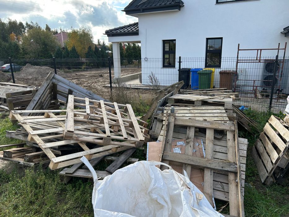 Drewno opalowe po budowie : kantówki i palety