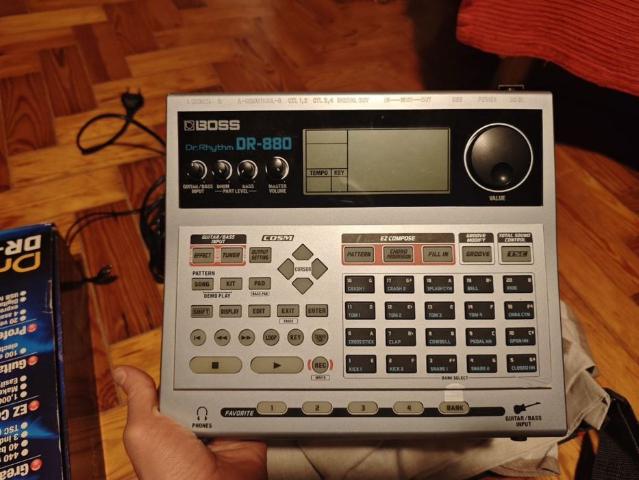 3   BOSS DR-880 Dr. Rhythm