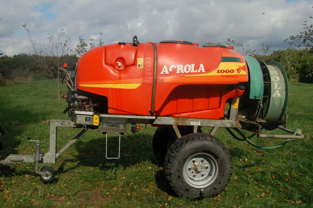 Opryskiwacz przyczepiany sadowniczy Agrola 1000V/35NW/AR