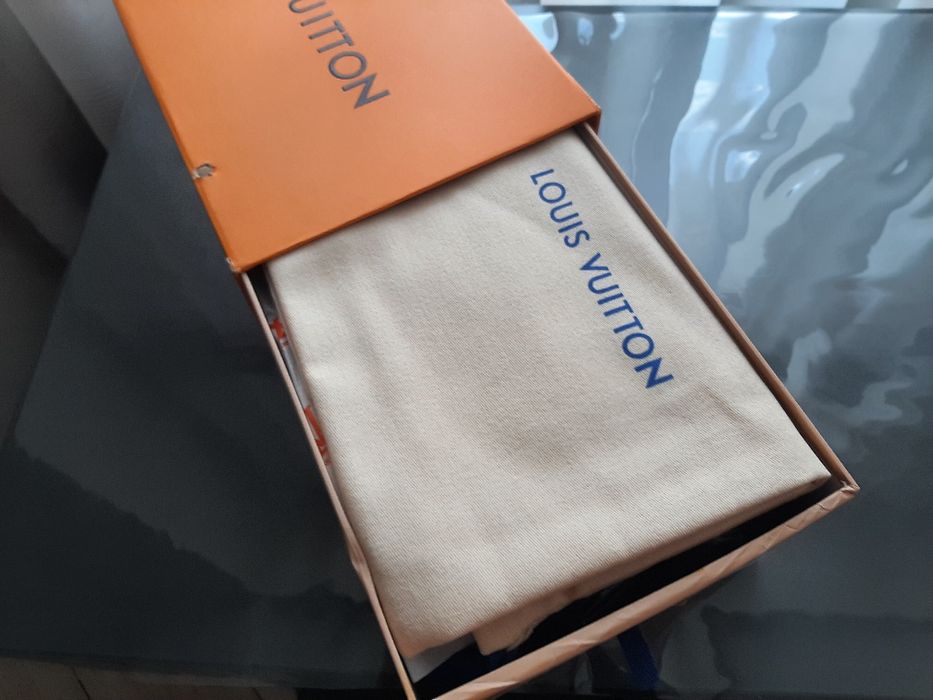 Кожаные сандали в стиле известного бренда