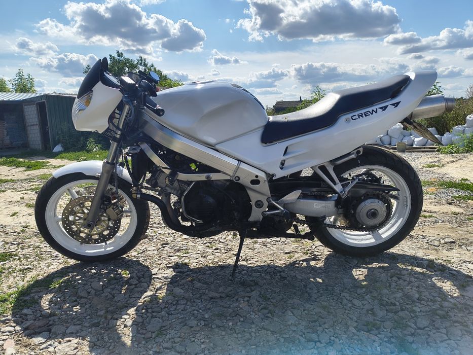 Honda vfr 750 rc36 naked