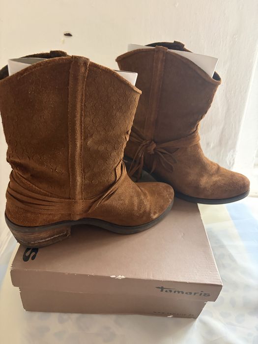 Botas castanhas camurça
