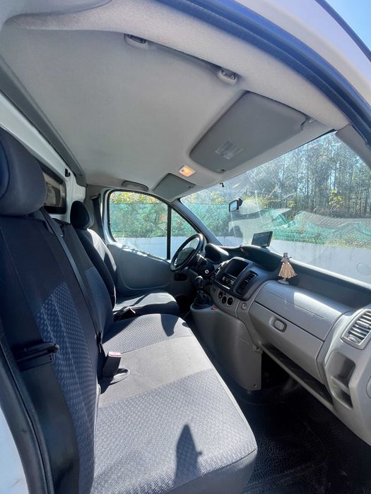 Renault Trafic Campervan (2012) – Fully Equipped & Ready for Adventure!