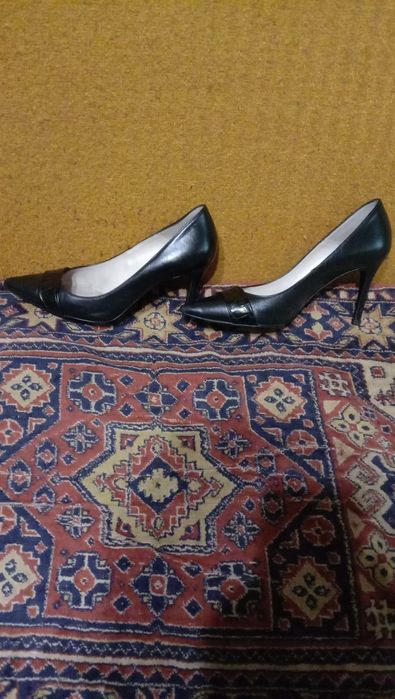 Продам женские туфли