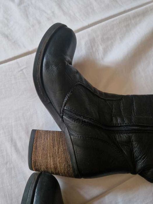 Bota preta cano alto