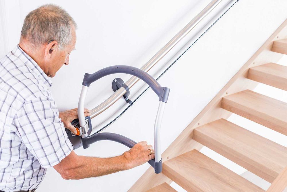 AKTYWNA PORĘCZ - Łatwiejsze Staje się Możliwe - Chodzenie po schodach