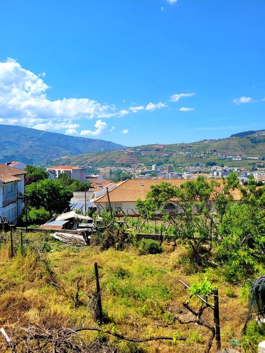 Edifício com logradouro