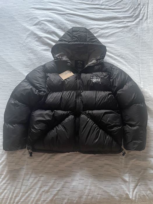 kispo stüssy preto e cinzento