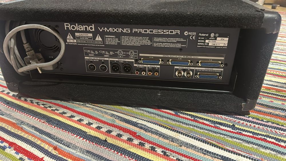 Mesa Digital Roland VM-C7200 + MS-24 | Flight Case Incluído