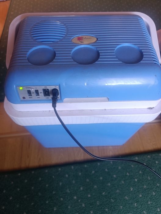 Lodówka samochodowa na 12 V i na 220V
