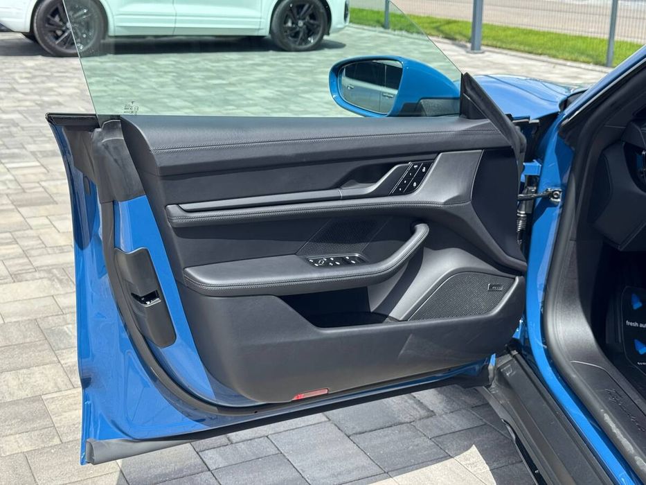 Porsche Taycan Cross Turismo 2023 freshauto