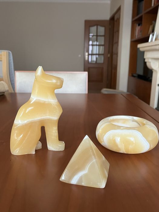 Conjunto de peças em alabastro egípcio