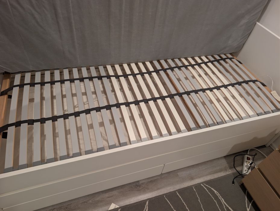 Cama de solteiro com extra e arrumação