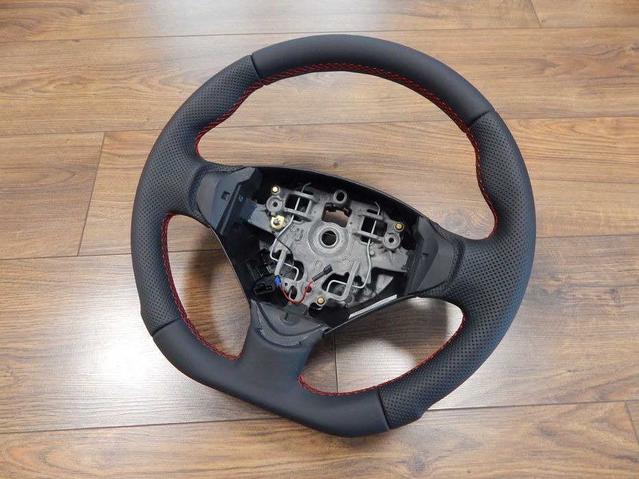 Kierownica Peugeot Partner II Citroen Berlingo II Sport czerwona nić