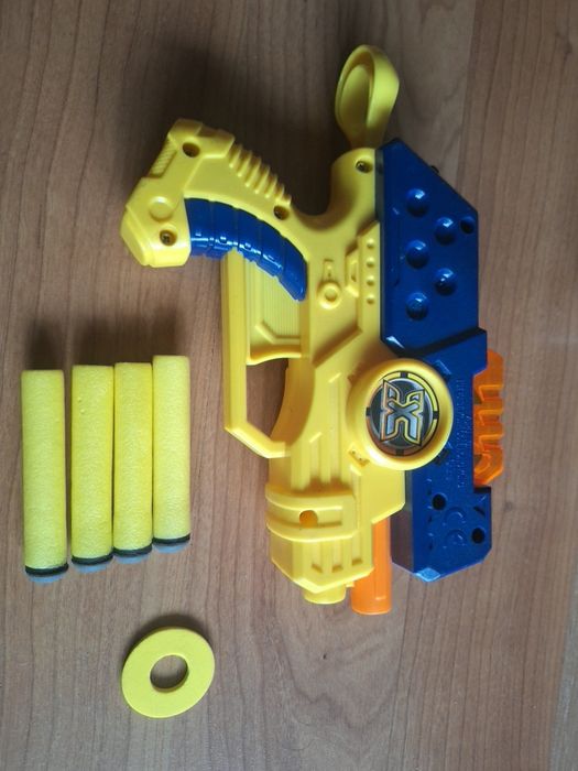 Бластеры Xshot и Nerf