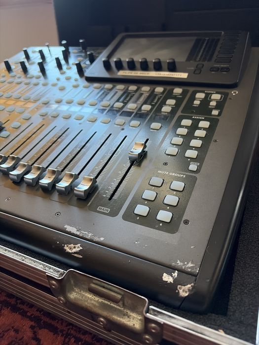 Behringer X32 Compact com hardcase