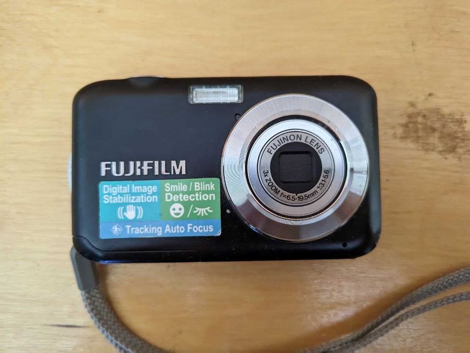 Цифровой фотоаппарат Fujifilm FinePix JV200