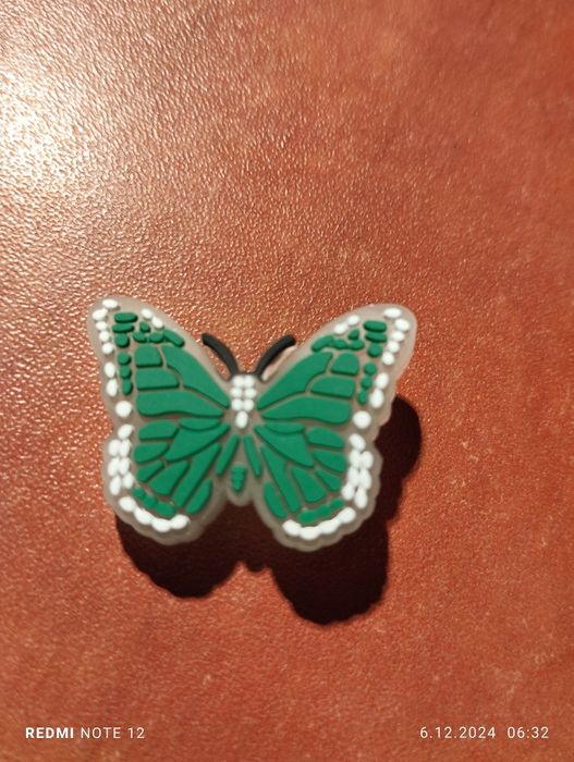 Przypinki do crocsów