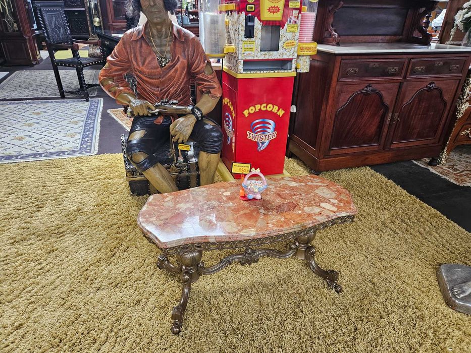 Mesa de centro com estrutura em latão e tampo em pedra - ópti