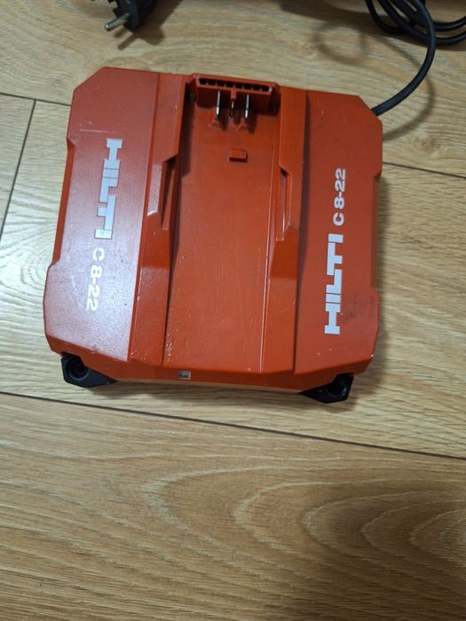 HILTI C 8-22 NURON Najszybszy Prostownik Ładowarka 

Sprawna 1