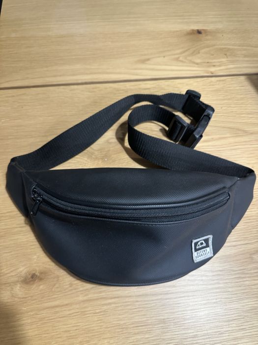 Бананка, сумка поясна Manto Манто чорна оригінал