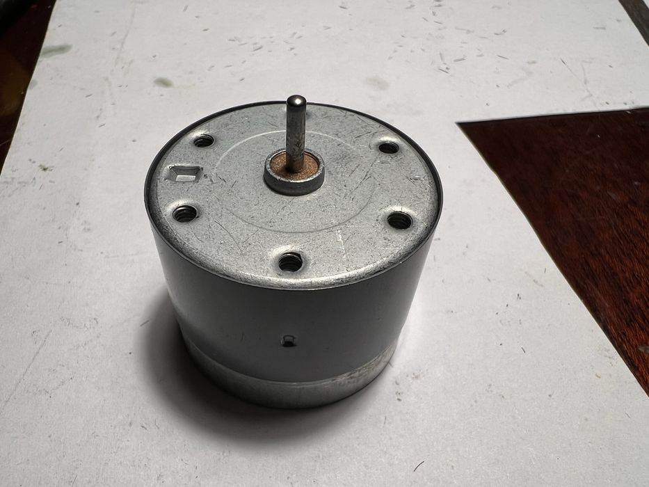 Мотор для касетной деки.12v 2400об/м.