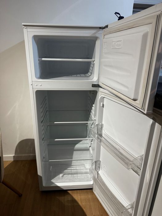 Frigorífico Kunft em ótimo estado