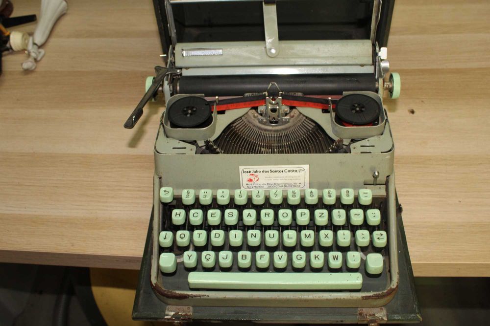 Hermes Typewriter with Case64550447593474120