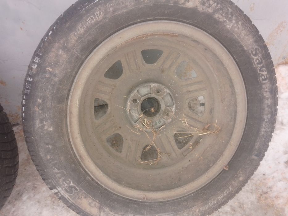 Продам тітани 4.100 R15. зимовою резиною