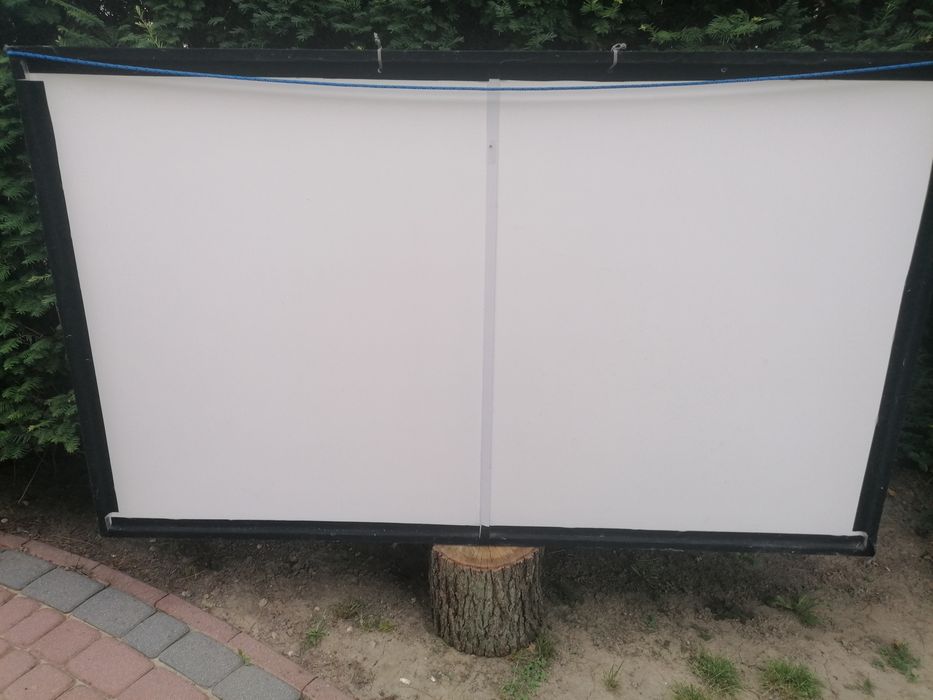 Ekran ptojekcyjny duży wiszący