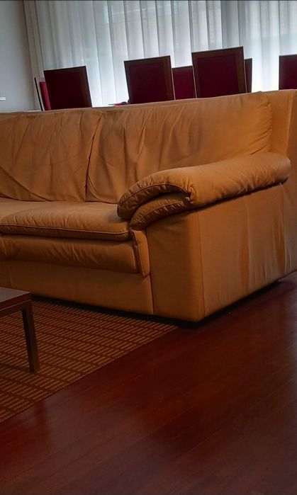 2 Sofás em pele côr crú (beje claro) da Divani&Divani