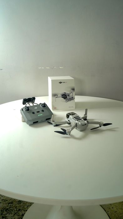 Drone DJI Mini 4K Cinza e Branco