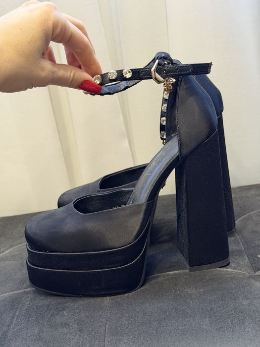 Босоножки туфли Versace