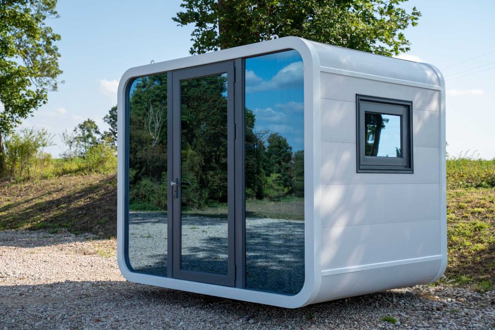 Mobilne biuro na kólkach, domek modułowy, kontenerowy, home office.