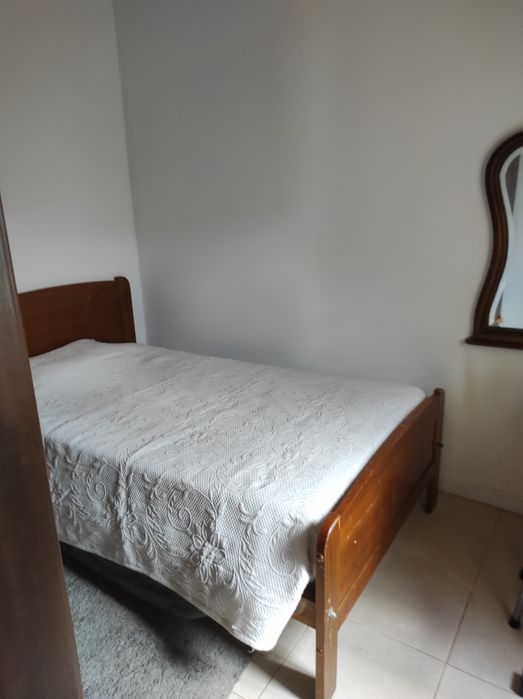 Quarto privado cozinha e casa de banho comum