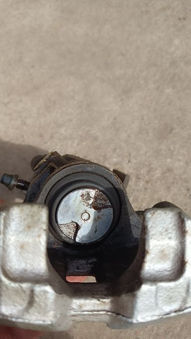 Mazda 6 Задній лівий тормозний супрорт Mazda 6gg