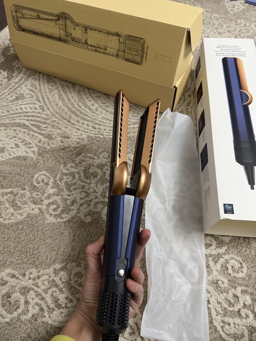 Випряпляч Dyson Airstrait