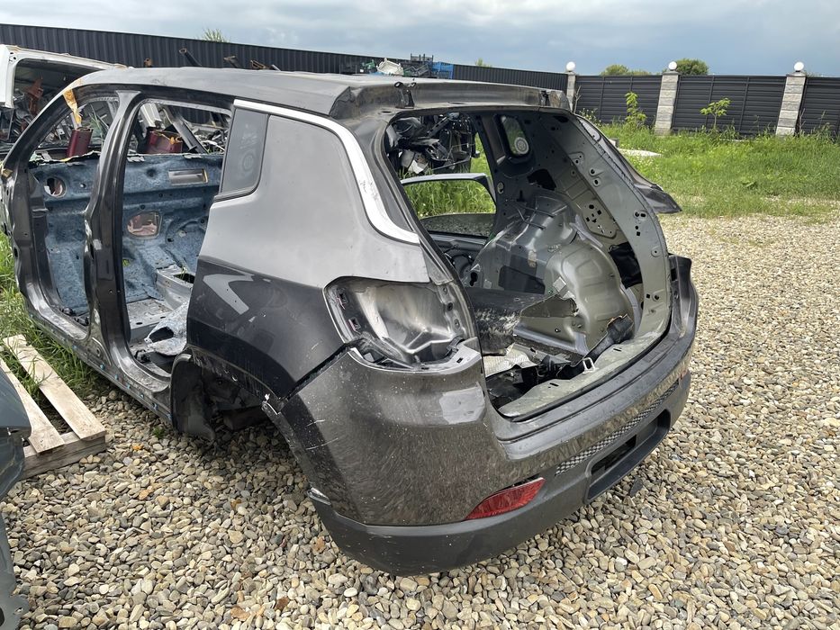 Чверть (ланжерон) чвертка поріг, криша, стойка Jeep Compass 2017-2021