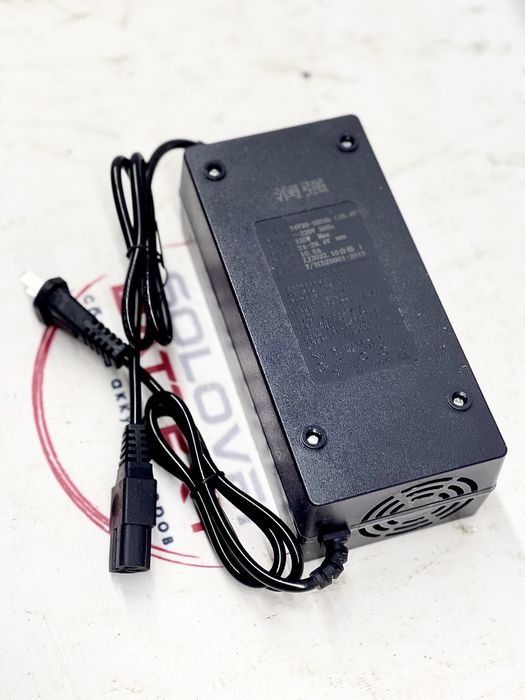 Зарядний пристрій 12,6в 10а 16,8в 14,6в зарядное для аккумуляторов