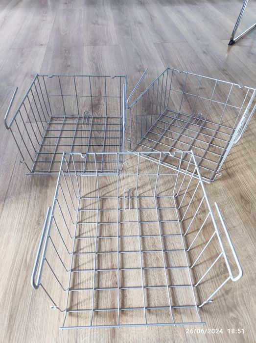 Prateleira para arrumar latas de conserva/3 cestos/1 cabide para porta