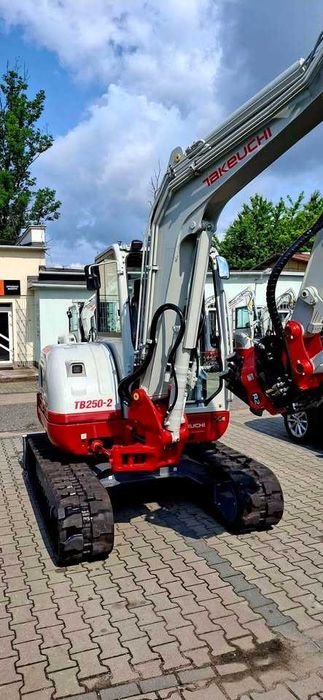 Minikoparka Takeuchi TB250 V5 ROTOTILT - Wyprzedaż rocznika!