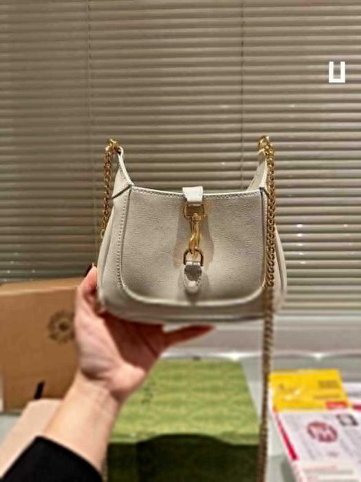 Bolsa feminina em couro    260508.