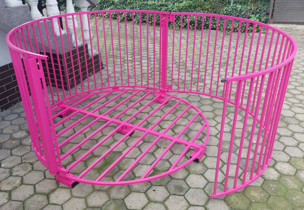 Otwierany paśnik na siano z dnem i zadaszeniem