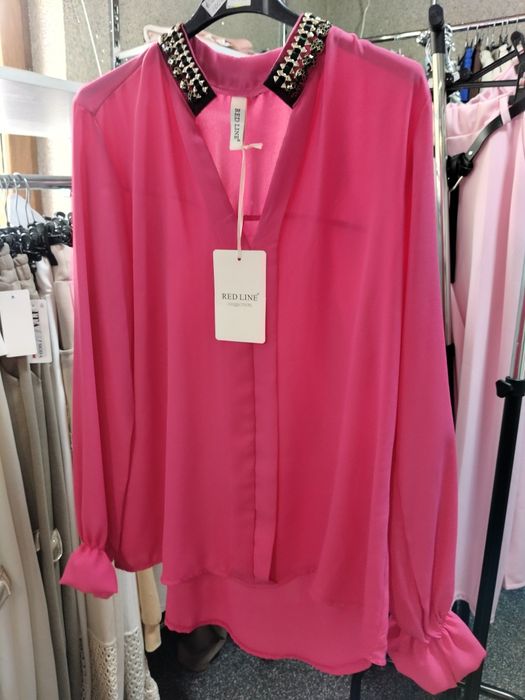 Nowa piękna różowa koszula