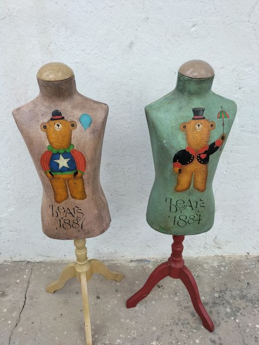 Dois manequins de criança ingleses