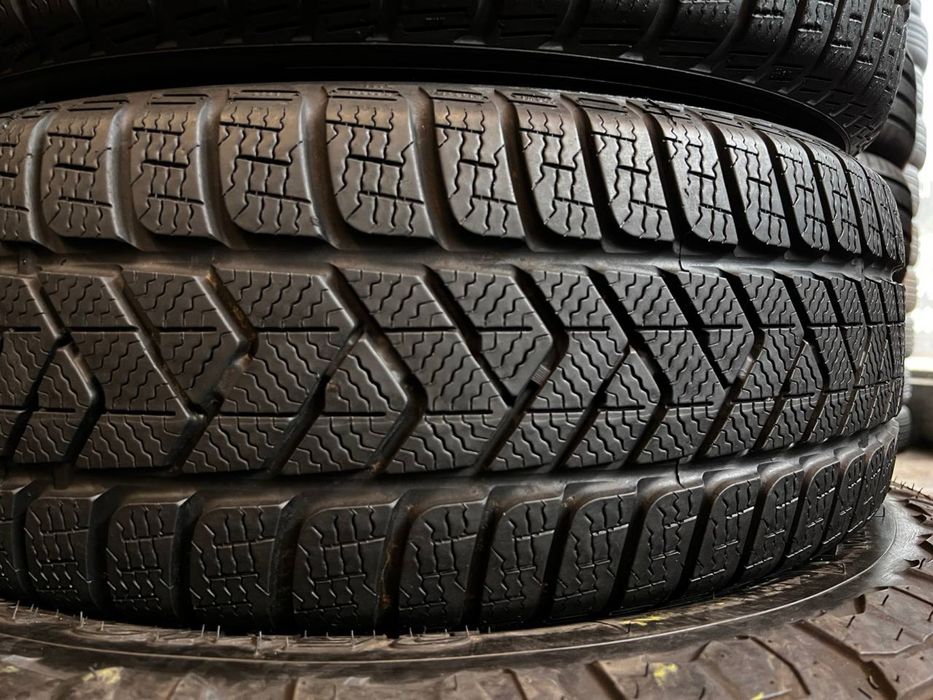 Шини Зимові 215х55хR18 PIRELLI SOTTOZERO 3 / 4шт / 90+%Залишок / 2023р