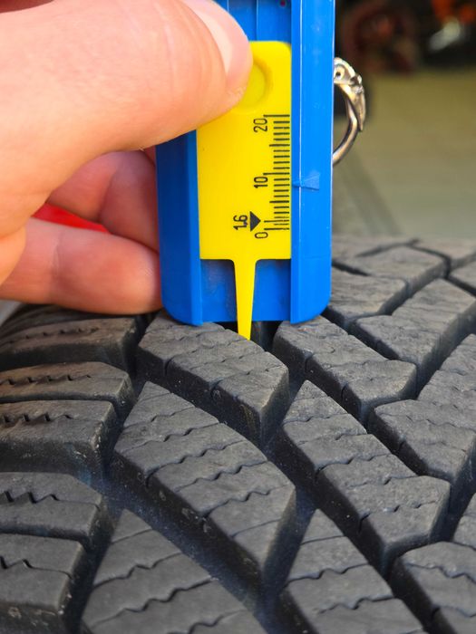 Opony zimowe Continental 195/60/15 kpl 4szt zimowki