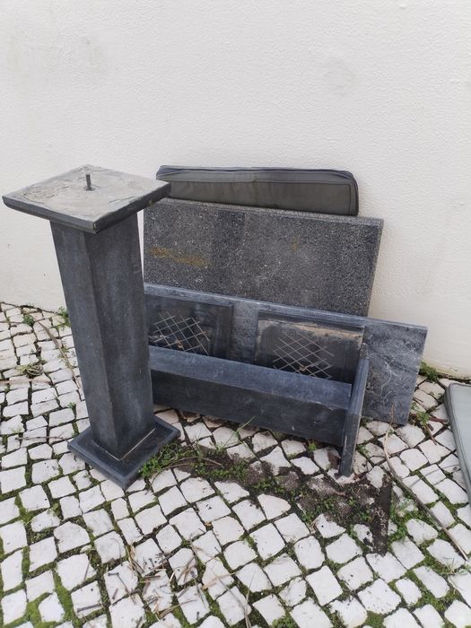 Mesa de Jardim / Exterior 100% Granito Escuro - Valor: 99,99€ (BAIXA DE PREÇO EXCEPCIONALMENTE Hj 26/07/2026 ATÉ 28/07/2026)