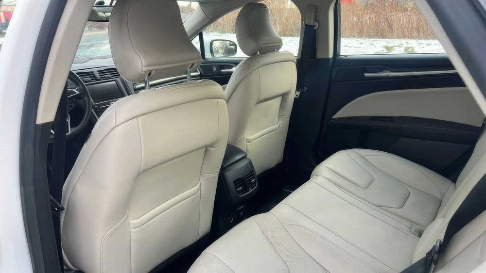 Ford Fusion Hybrid Titanium      2018